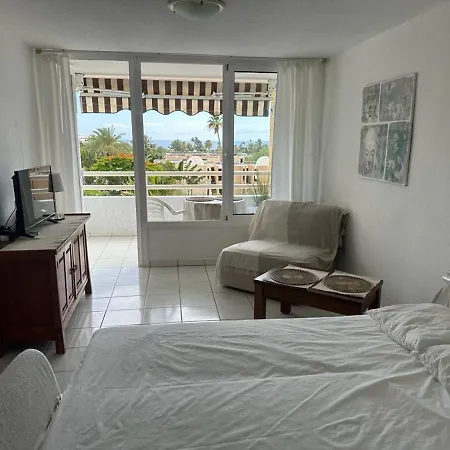 Borinquen Only 280 Meters To The Beach, Balcony With Sea View, Heated Pool, Wifi Apartamento Playa de las Americas (Tenerife)